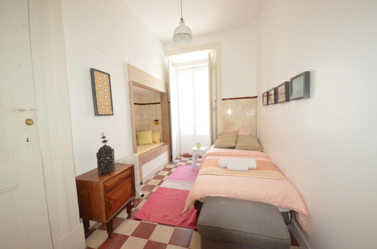 The Color Hostel Lisbon Bagian luar foto